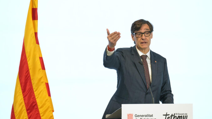 El presidente de la Generalitat, Salvador Illa, durante las jornadas de trabajo con 350 directivos de la Generalitat y de empresas públicas catalanas en las que ha desgranado las líneas maestras el plan de Govern para la legislatura, que el Consell Executiu aprobará el próximo lunes. EFE/Alejandro García
