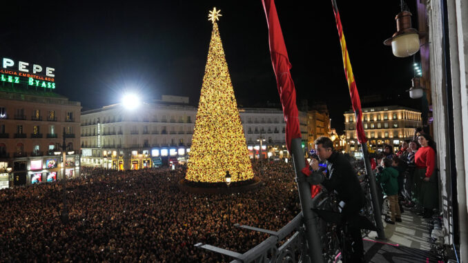 El cantante almeriense David Bisbal ofrece este jueves un concierto gratuito desde el balcón de la Real Casa de Correos. EFE/Comunidad de Madrid/SÓLO USO EDITORIAL/SÓLO DISPONIBLE PARA ILUSTRAR LA NOTICIA QUE ACOMPAÑA (CRÉDITO OBLIGATORIO)
