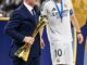 El Presidente de la UEFA Gianni Infantino (I) y el jugador del Real Madrid Luka Modric tras la final de la Copa Intercontinental que han jugado Real Madrid CF y CF Pachuca en Lusail, Catar. EFE/EPA/NOUSHAD THEKKAYIL