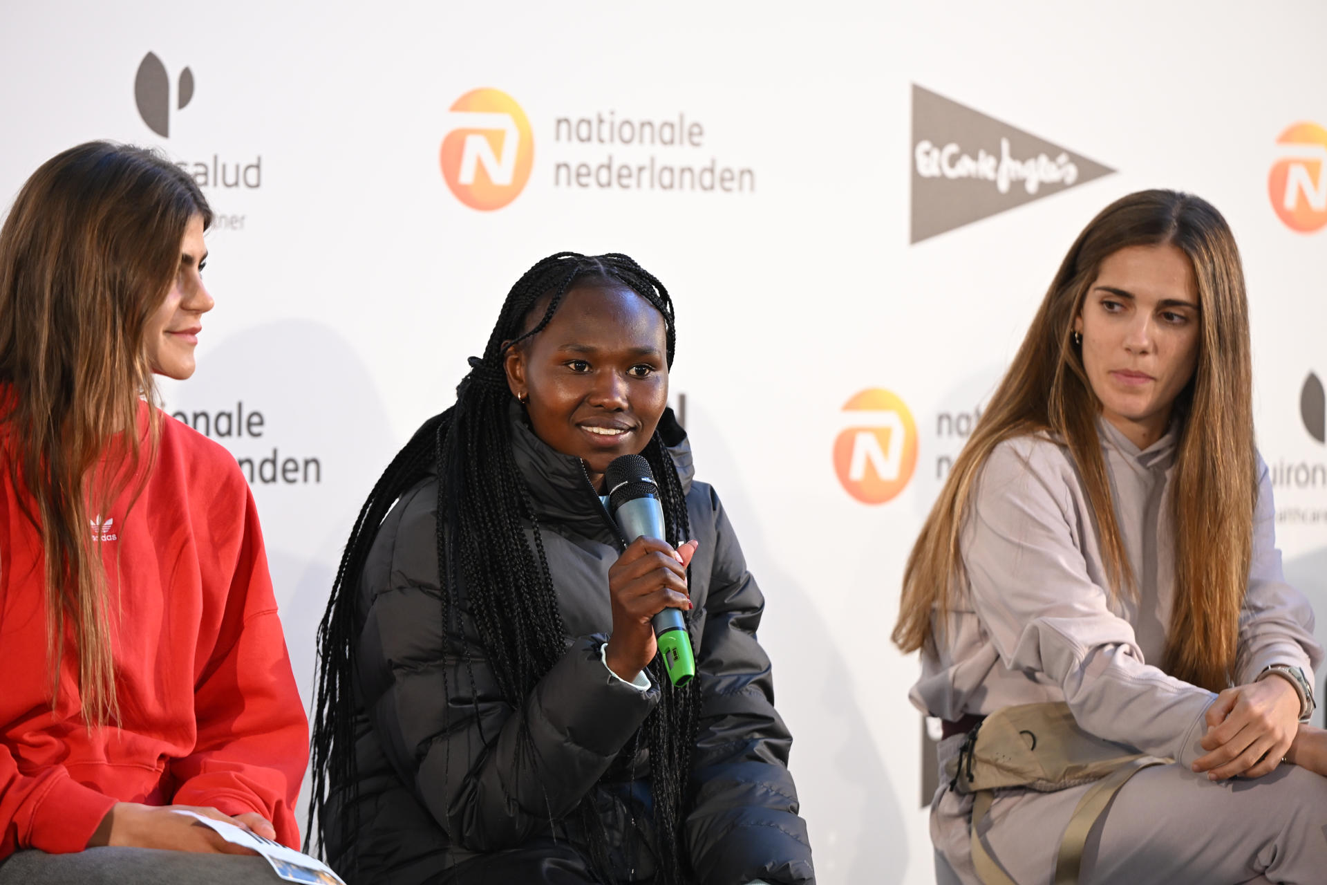 La atleta Ruth Chepngetich  interviene en la rueda de prensa de los atletas de élite que competirán en la San Silvestre Vallecana, este lunes en Madrid.  EFE/ Fernando Villar
