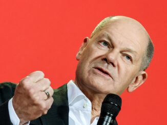 El canciller alemán Olaf Scholz del Partido Socialdemócrata (SPD) habla durante el evento de presentación de campaña del SPD para las elecciones federales de 2025 en Berlín, Alemania, el 17 de diciembre de 2024.  (Elecciones, Alemania) EFE/EPA/FILIP SINGER