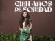 La directora de la serie de Netflix 'Cien años de soledad', Laura Mora, posa en la alfombra roja de la presentación de la serie este lunes, en Bogotá (Colombia). EFE/ Carlos Ortega