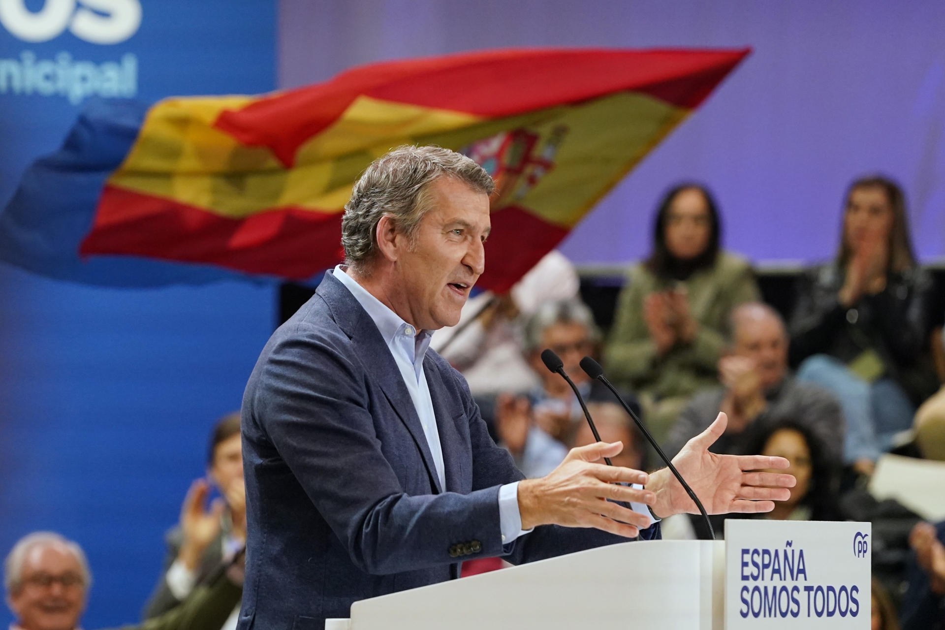 El presidente del PP, Alberto Núñez Feijóo, clausura la reunión Intermunicipal del partido que ha acogido Valladolid. EFE/Nacho Gallego
