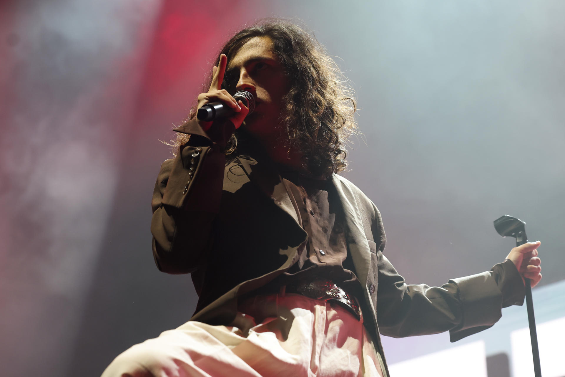 Un momento del concierto que la banda murciana 'Arde Bogotá' ofrece este viernes en el WiZink Center de Madrid. EFE/ Kiko Huesca
