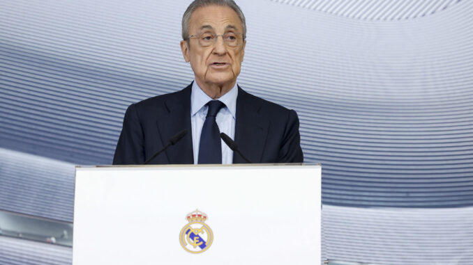 El presidente del Real Madrid, Florentino Pérez, durante su discurso durante en la copa de Navidad dada por el club este viernes. EFE/Chema Moya
