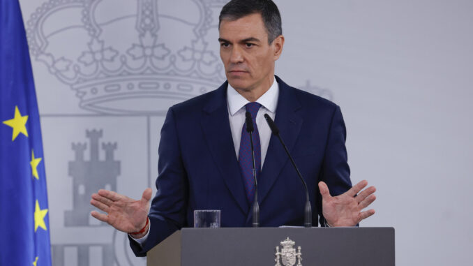 Imagen de archivo del presidente del Gobierno, Pedro Sánchez, en rueda de prensa en el Palacio de la Moncloa. EFE/ Javier Lizon
