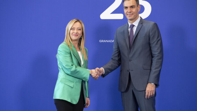 Imagen de archivo del presidente del Gobierno, Pedro Sánchez, y la primera ministra italiana, Giorgia Meloni. EFE/ Miguel Ángel Molina
