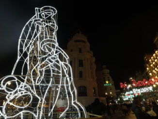 En Black Friday y el puente de diciembre pasaron 1,4 millones de personas por la Gran Vía. EFE/Juanjo Martín