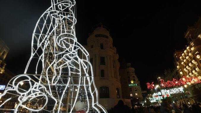 En Black Friday y el puente de diciembre pasaron 1,4 millones de personas por la Gran Vía. EFE/Juanjo Martín
