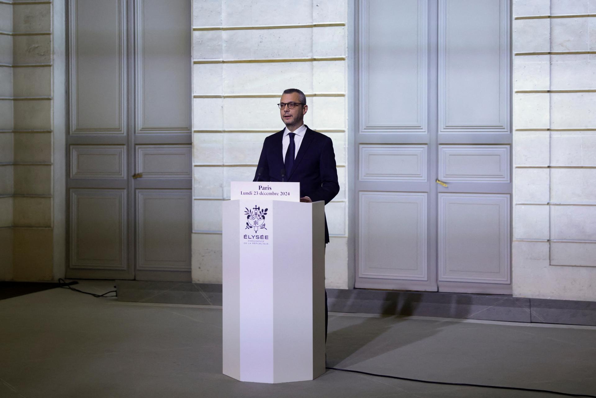 El Secretario General francés del Palacio del Elíseo, Alexis Kohler, anuncia los nombres de los ministros del nuevo gabinete, en el patio del Palacio del Elíseo, en París, Francia, 23 de diciembre de 2024. (Francia) EFE/EPA/Abdul Saboor / POOL MAXPPP FUERA
