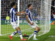 El delantero de la Real Sociedad Mikel Oyarzabal (d) celebra el segundo gol de su equipo en el partido de LaLiga ante el Betis que se disputa este domingo en el estadio Reale Arena. EFE/ Juan Herrero