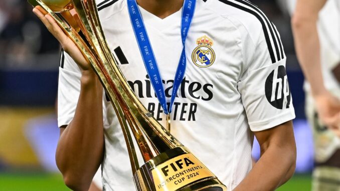 Kylian Mbappe tras la final de la Copa Intercontinental que han jugado Real Madrid CF y CF Pachuca en Lusail, Catar.) EFE/EPA/NOUSHAD THEKKAYIL
