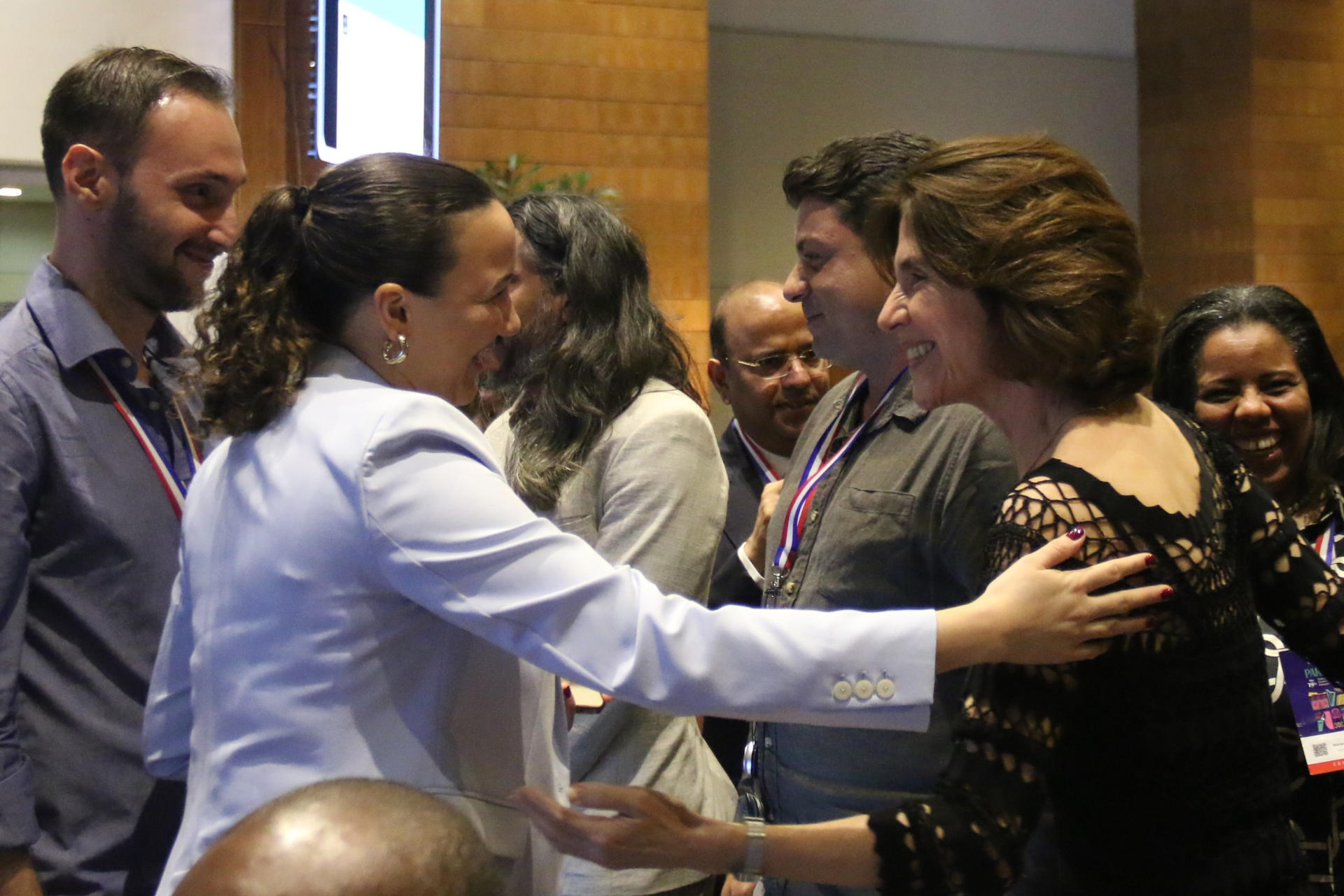 La embajadora delegada permanente de Brasil ante la Unesco, Paula Alves de Sousa (d), participa durante la decimonovena sesión del Comité Intergubernamental para la Salvaguardia del Patrimonio Cultural Inmaterial de la Organización de las Naciones Unidas para la Educación, la Ciencia y la Cultura (Unesco), este miércoles en Luque (Paraguay). EFE/ Nina Osorio
