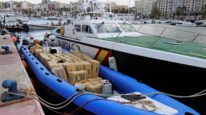 Imagen de archivo de una intervención de hachís en Ceuta. EFE/Reduan
