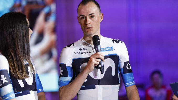 El ciclista español Enric Mas participa en la presentación del equipo Movistar de ciclismo para la temporada 2025, este miércoles en Madrid. EFE/ Rodrigo Jiménez
