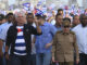 El presidente de Cuba, Miguel Diaz-Canel (i), junto al General de Ejército, Raúl Castro (d), asisten a una marcha frente a la embajada de Estados Unidos este viernes, en La Habana (Cuba). EFE/ Yamil Lage