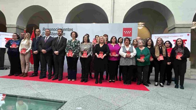 Premios a trabajadores con más de 12 años de experiencia