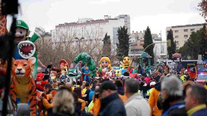 La Cabalgata de Reyes de Móstoles llena las calles de magia y alegría con miles de asistentes y un ambiente único.