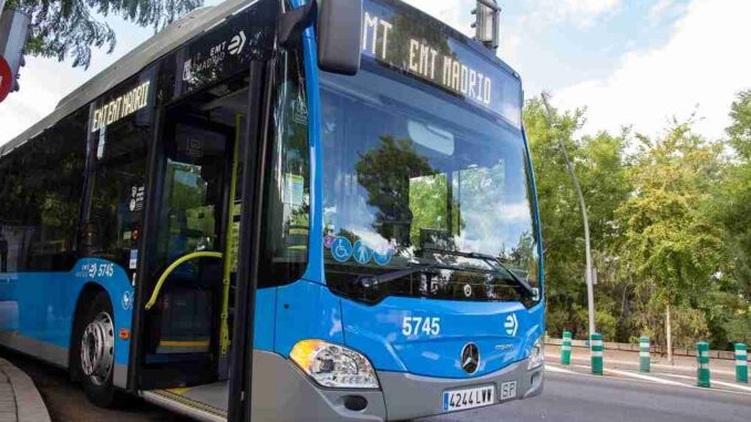 Autobús de la EMT Madrid en circulación