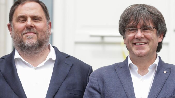 El presidente de Junts, Carles Puigdemont (d), y el de ERC, Oriol Junqueras (i), en una imagen de archivo. EFE/EPA/STEPHANIE LECOCQ
