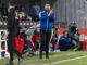 El entrenador de la Deportiva Minera, Popi, durante un momento del partido que están disputando contra el Real Madrid correspondiente a los dieciseisavos de final de la Copa del Rey, este lunes en el estadio Cartagonova en Cartagena. EFE/ Marcial Guillén