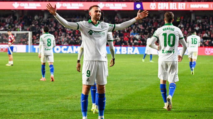 Borja Mayoral celebra el gol al Granada. EFE/ Miguel Ángel Molina
