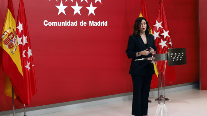 La presidenta de la Comunidad de Madrid, Isabel Díaz Ayuso, comparece en rueda de prensa tras la reunión del Consejo de Gobierno regional, este miércoles. EFE/Chema Moya
