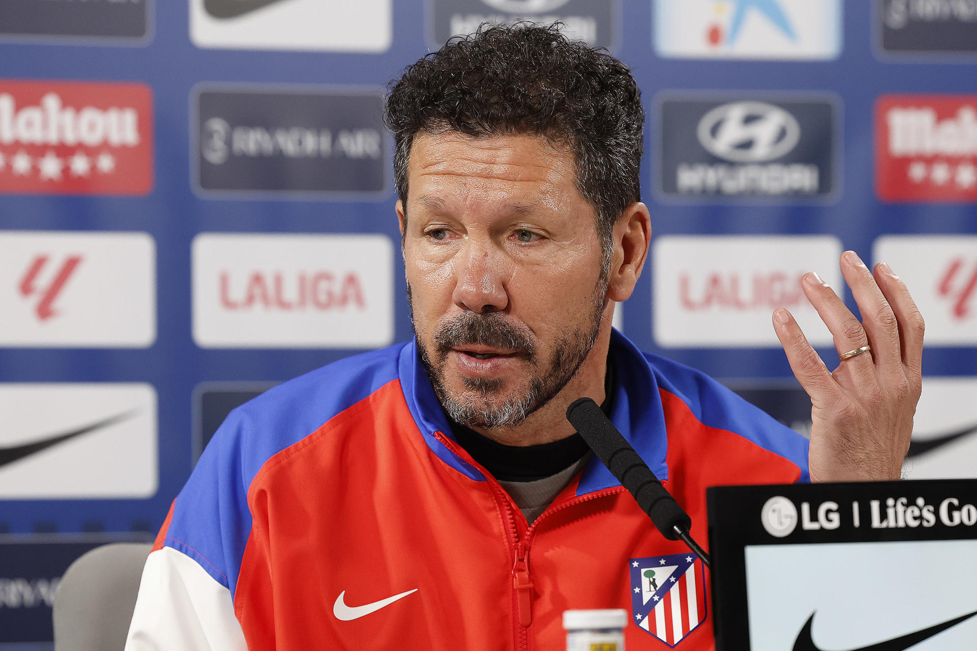 Simeone, durante la rueda de prensa de este viernes.-EFE/ J.P. Gandul
