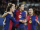 Las jugadoras del FC Barcelona celebran tras anotar un tanto durante un encuentro correspondiente a la primera división femenina disputado entre el FC Barcelona y el Levante Badalona en Barcelona. EFE/Toni Albir