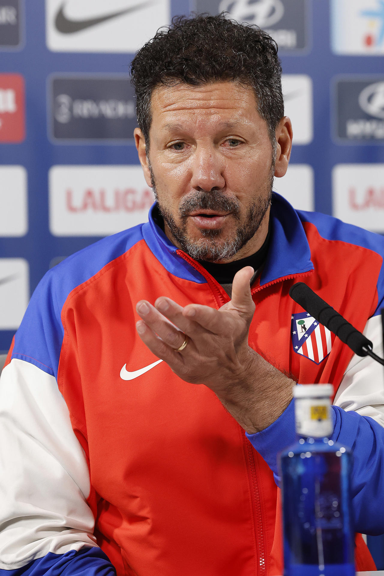 Simeone, durante la rueda de prensa de este viernes.-EFE/ J.P. Gandul
