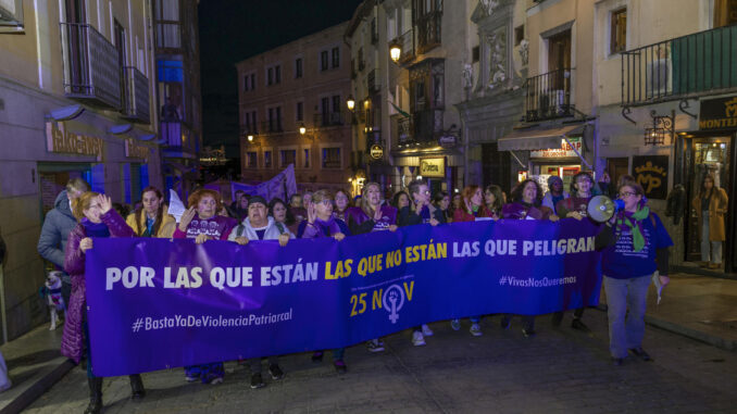 Manifestación convocada por la Plataforma 8M Toledo con motivo del Día Internacional de la Eliminación de la Violencia contra la Mujer. EFE/Ángeles Visdómine
