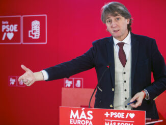 El alcalde de Soria, Carlos Martínez, que ha registrado este miércoles su precandidatura para liderar el PSOE de Castilla y León, se ha presentado como un "revulsivo" para esta federación socialista, que debe aprovechar los "cimientos sólidos" de sus antecesores y , a través de un "rearme ideológico", ofrecer respuestas a los "viejos problemas" de la sociedad de esta Comunidad. EFE/ Wifredo Garcia