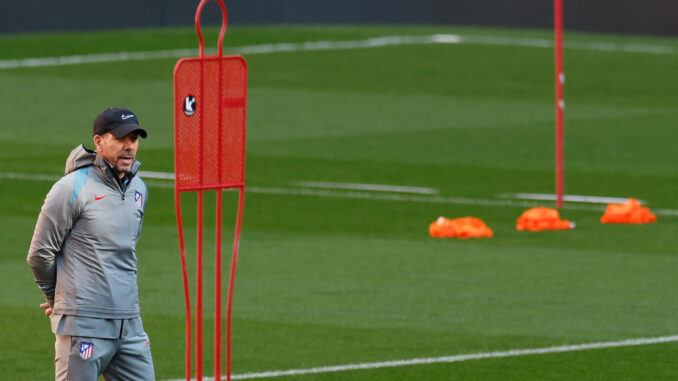 Simeone, durante el entrenamiento. EFE/ Javier Lizón
