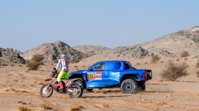 El piloto sudafricano Michael Docherty (KTM Racing), durante la etaya de este martes. EFE/EPA/Gerard Laurenssen
