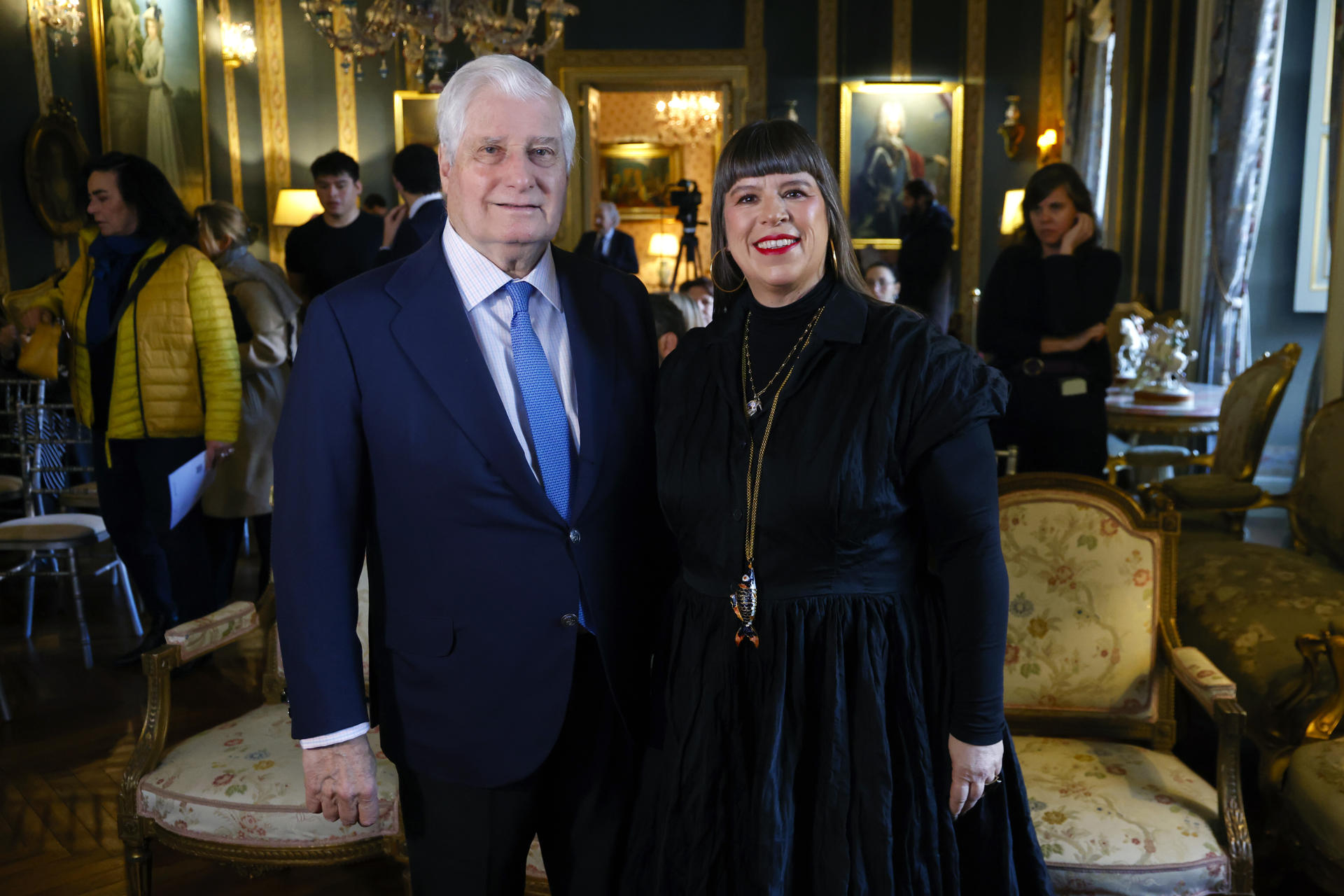 El duque de Alba y presidente de la Fundación Casa de Alba, Carlos Fitz-James Stuart, presenta la exposición 'Flamboyant. Joana Vasconcelos en el Palacio de Liria' este lunes en Madrid. La muestra es un proyecto único de la artista portuguesa que intervendrá los salones y jardines del Palacio de Liria con sus esculturas e instalaciones monumentales. EFE/ Blanca Míllez
