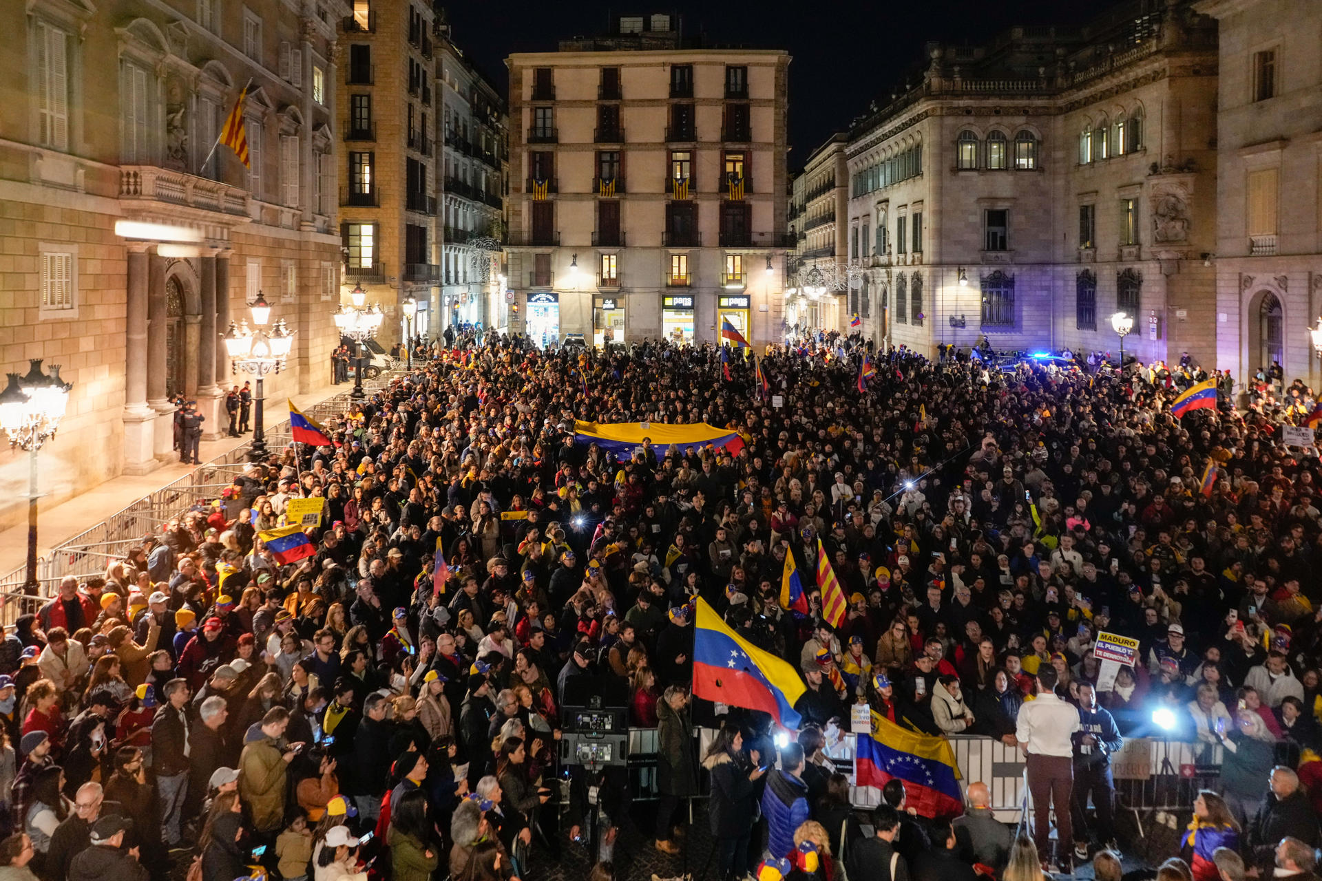 Concentración de apoyo al líder opositor venezolano Edmundo González en Barcelona. EFE/Enric Fontcuberta
