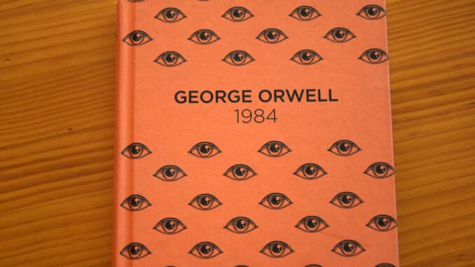 Imagen de archivo de la novela '1984' de George Orwell. EFE/ Juana Benet
