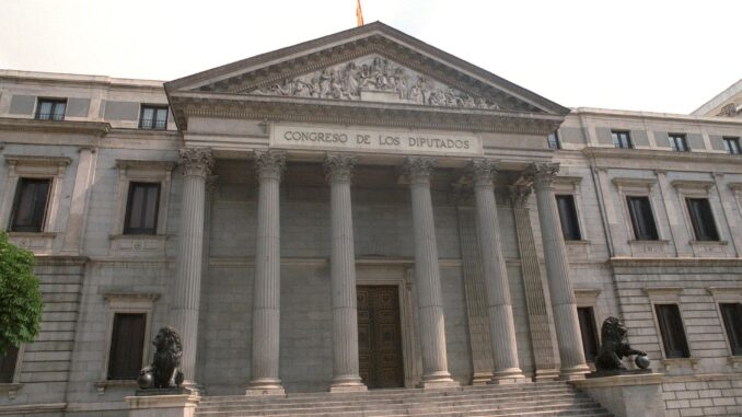 Vista de la fachada principal del edificio del Congreso de los Diputados. EFE/Juan Carlos Hidalgo
