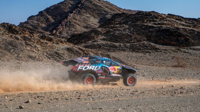 Nani Roma y Alex Haro (Ford Raptor), n un momento de su participación en el Dakar 2025. EFE/EPA/Marie Hessel
