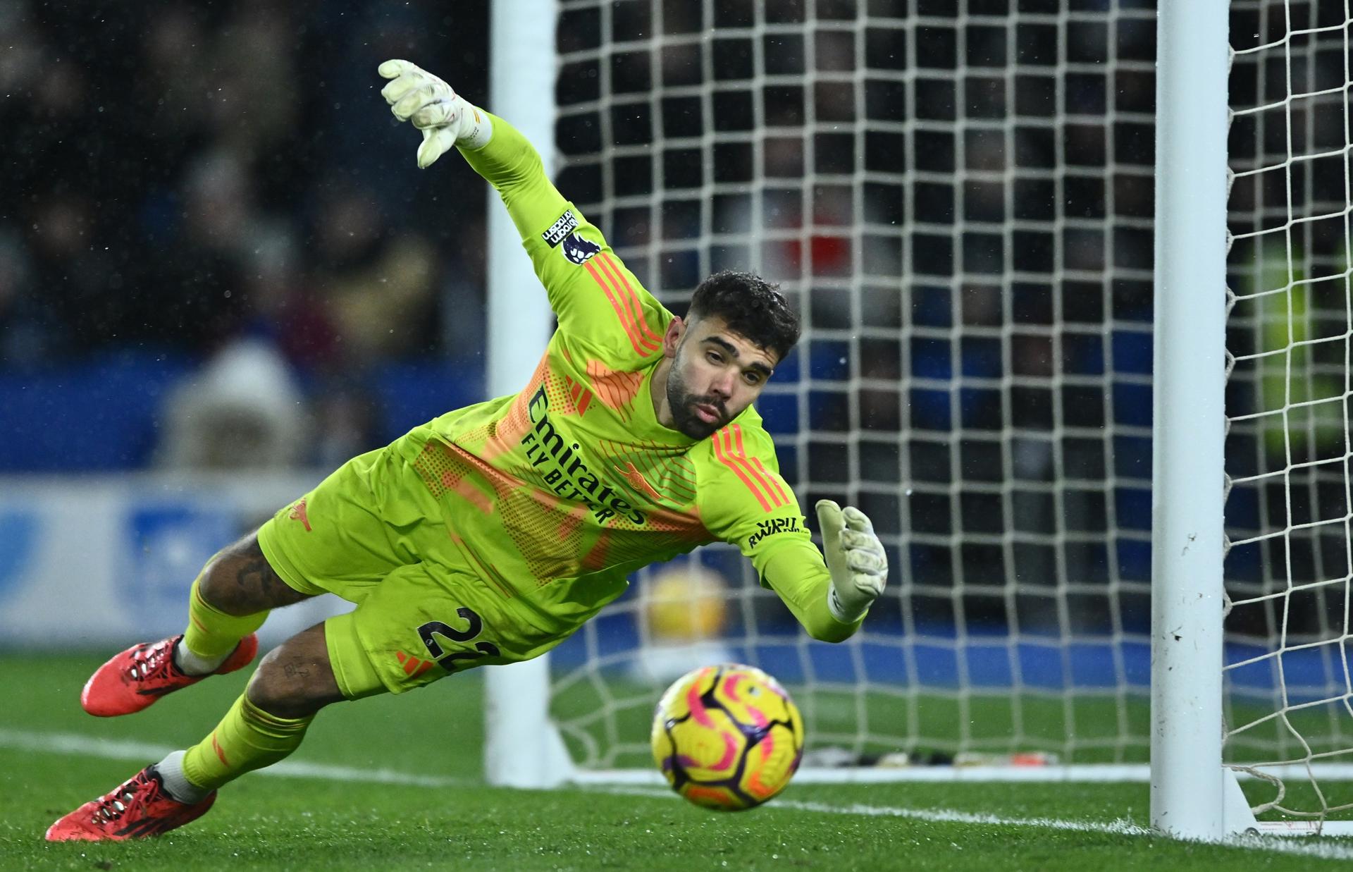 El portero del Arsenal David Raya durante el partido de la Premier League que han jugado Brighton & Hove Albion y Arsenal FC, en Brighton, Reino Unido.
