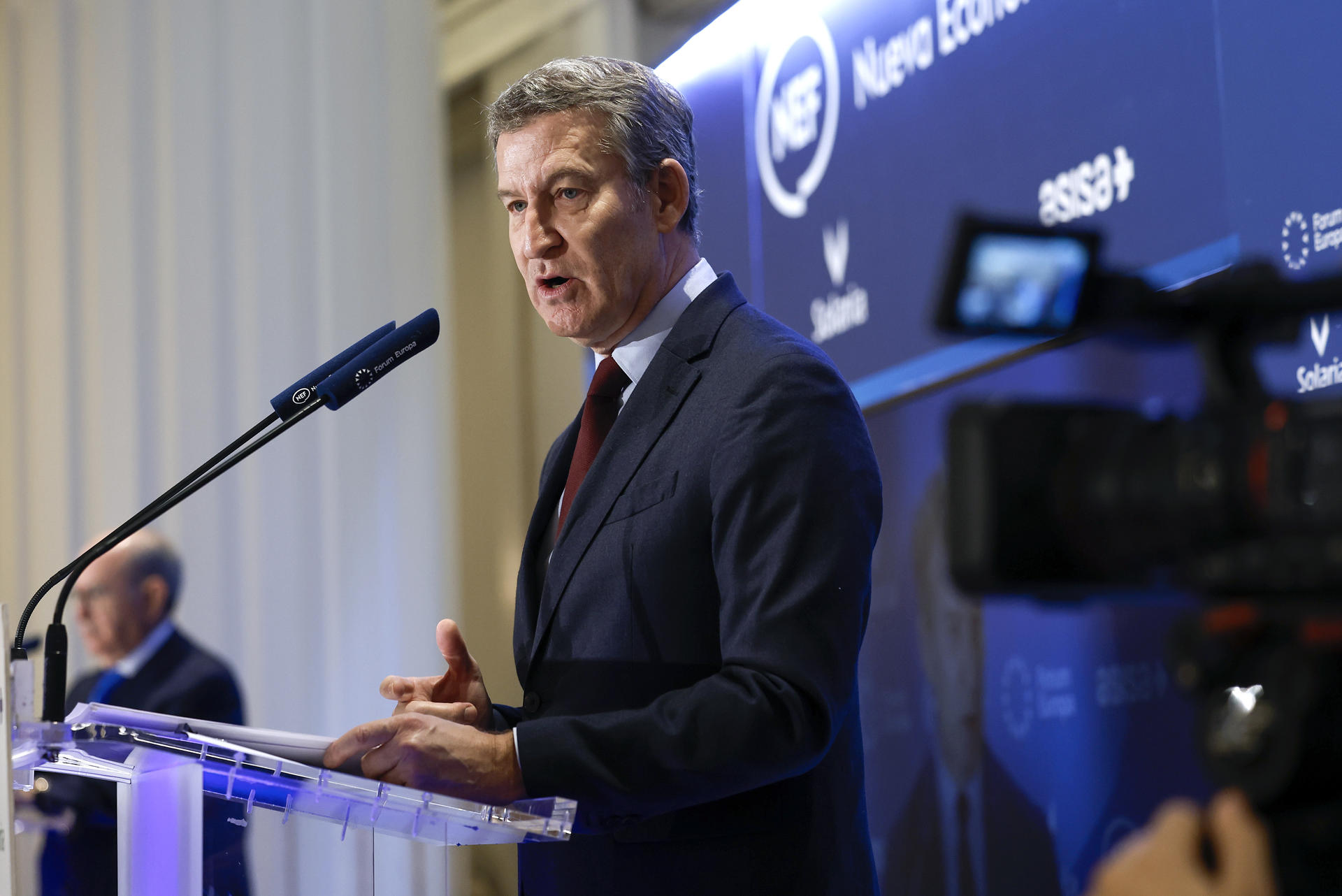 El presidente del PP, Alberto Núñez Feijóo, interviene en un desayuno informativo este martes en Madrid. EFE/ Chema Moya
