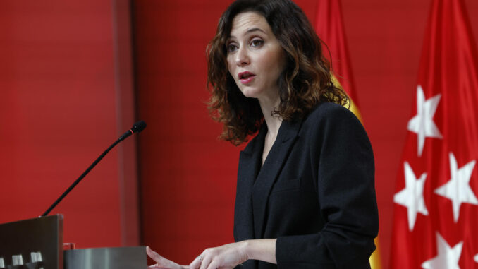 La presidenta de la Comunidad de Madrid, Isabel Díaz Ayuso, comparece en rueda de prensa tras la reunión del Consejo de Gobierno regional, este miércoles. EFE/Chema Moya
