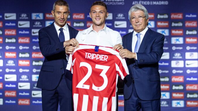 Andrea Berta, en una foto de archivo junto a Cerezo y Kieran Trippier. EFE/ Rodrigo Jiménez
