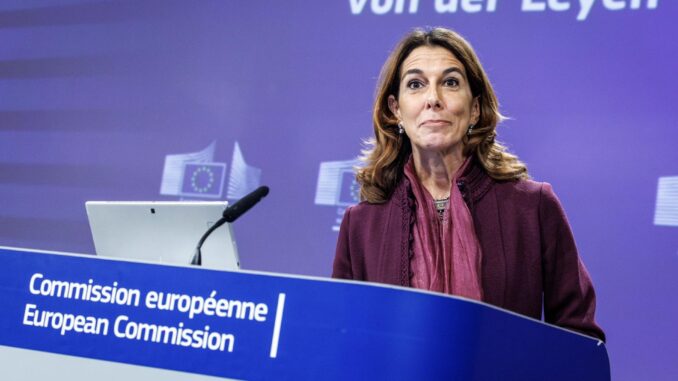 Newly appointed European Commission's chief spokesperson Paula Pinho 02 December 2024. (Bélgica, Bruselas) EFE/EPA/OLIVIER MATTHYS
