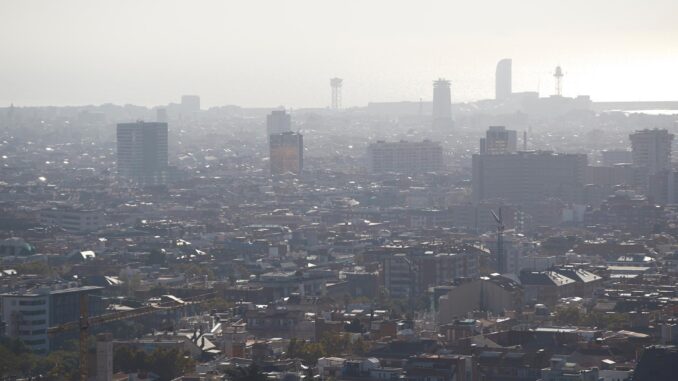 En la imagen de archivo. aspecto de la ciudad de Barcelona. EFE/Alejandro Garcia
