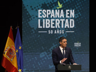 El presidente del Gobierno, Pedro Sánchez, durante su intervención el primer acto por el 50 aniversario de la muerte de Franco y el inicio del proceso hacia la democracia celebrado este miércoles en Madrid. EFE/ Juanjo Martin