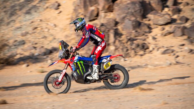 El español Tosha Schareina (Honda), segundo clasificado a falta de dos jornadas para la conclusión dl Rally Dakar 2025 . EFE/EPA/Gerard Laurenssen
