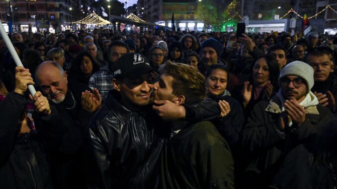 Manifestación en Roma contra una agresión homófoba a una pareja homosexual en Nochevieja. EFE/EPA/RICCARDO ANTIMIANI
