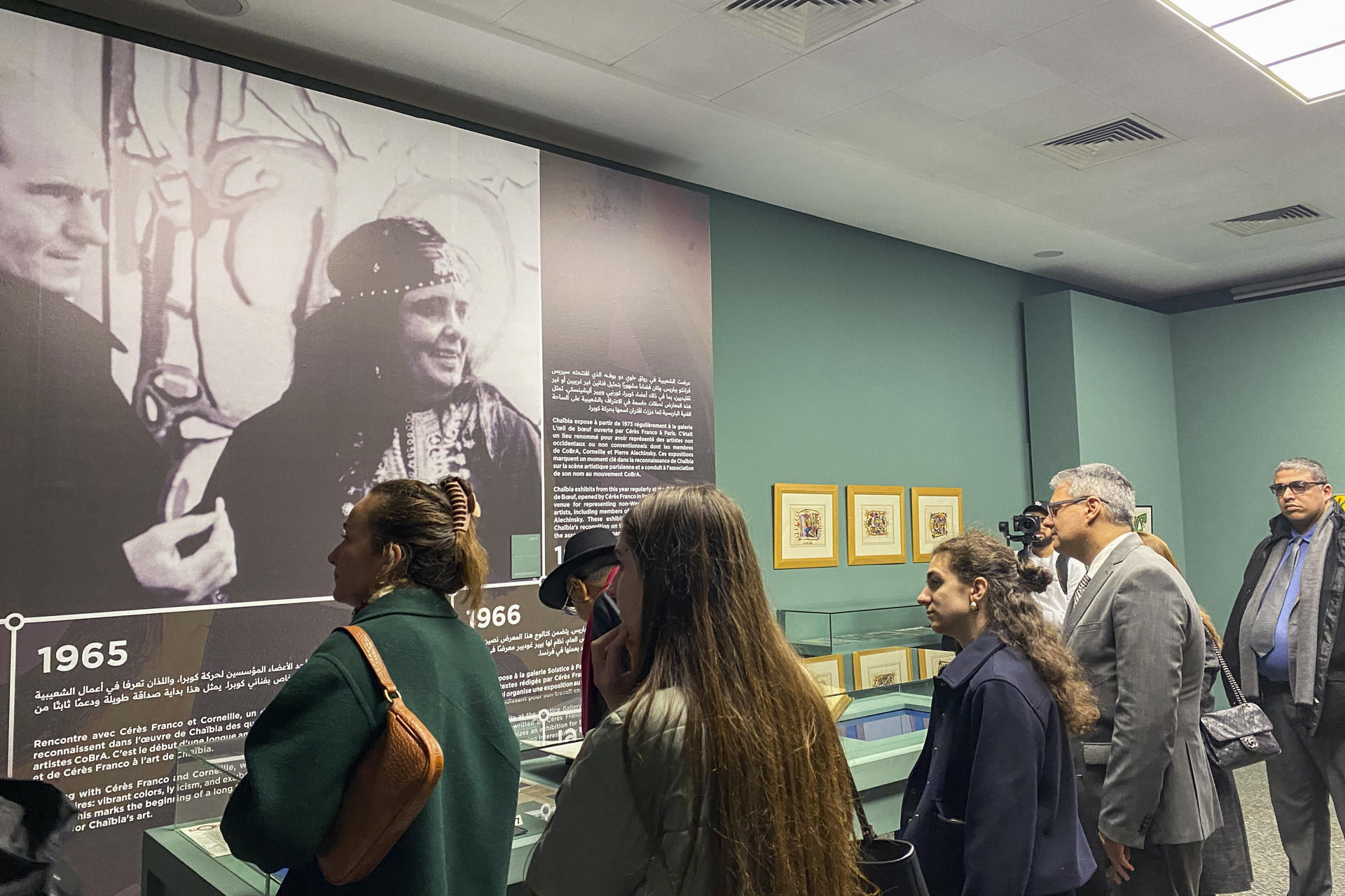 Una exposición que se inauguró este martes en Rabat pone de relieve la convergencia artística y pictórica entre Chaibia Talal (1929-2004), figura emblemática del arte moderno marroquí, y el movimiento artístico CoBrA, que marcó Europa entre 1948 y 1951. EFE/ Fatima Zohra Bouaziz
