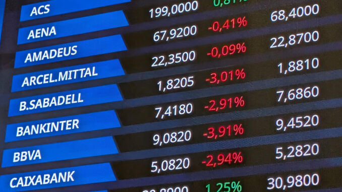 La Bolsa española cierra este jueves con ganancias del 0,71 % el primer día de sesión del 2025 y escala hasta los 11.600 puntos, para situarse en los 11.676,9 enteros. EFE/ Vega Alonso
